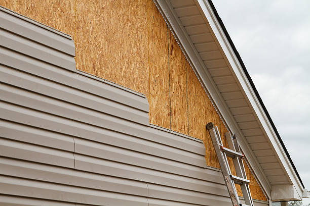 Professional Vinyl Siding technician working in Windsor, NJ